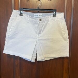 Women’s Old Navy Shorts Size 10 White. Washed Never Worn.